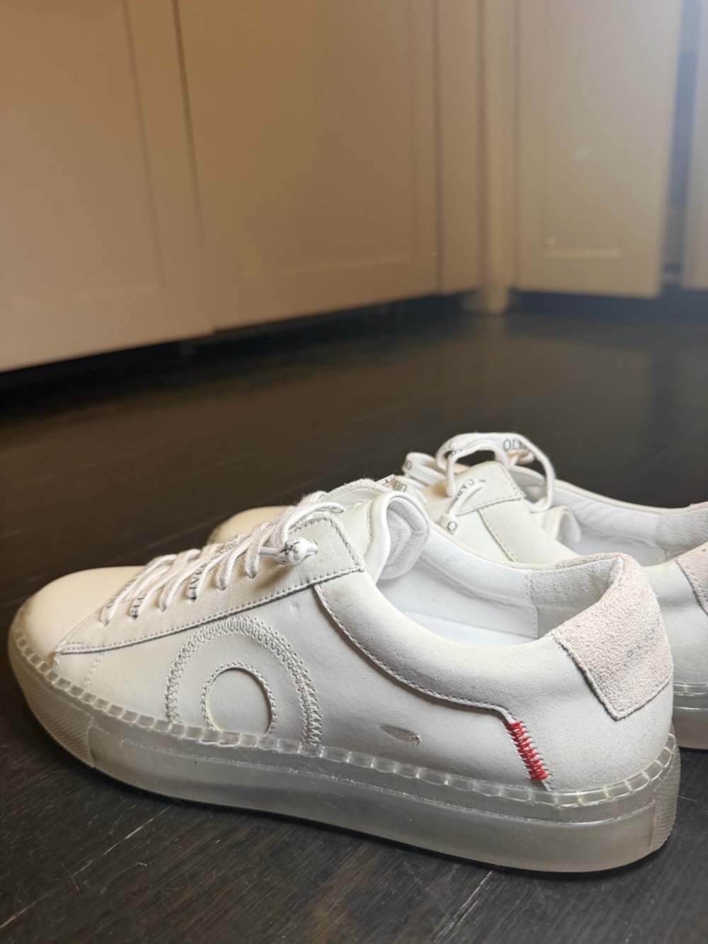 Oliver Cabell White Leather Low-Top Sneakers with Red Stitching size 8.5 (39)